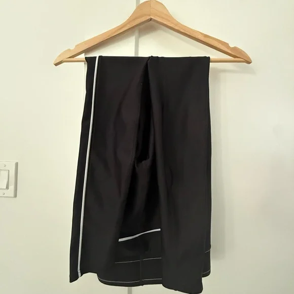 ALO Yoga Black and White Athletic Pants - Picture 5 of 8